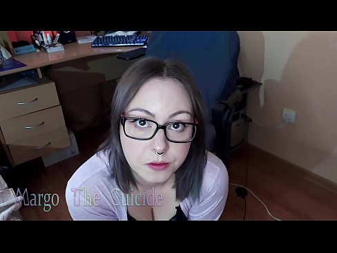 ❤️ Ragazza sexy con gli occhiali succhia il dildo profondamente sulla macchina fotografica ❌ Porno russoal it.qizpornolar.ru ❌❤